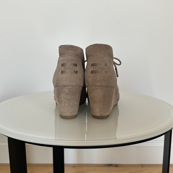 NWOT Tom's Desert Wedge Taupe Suede Ankle Bootie - Picture 6 of 6